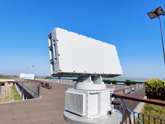 Dispositif anti-drone offrant une surveillance actuelle par drone Radar de surveillance de cibles à basse altitude